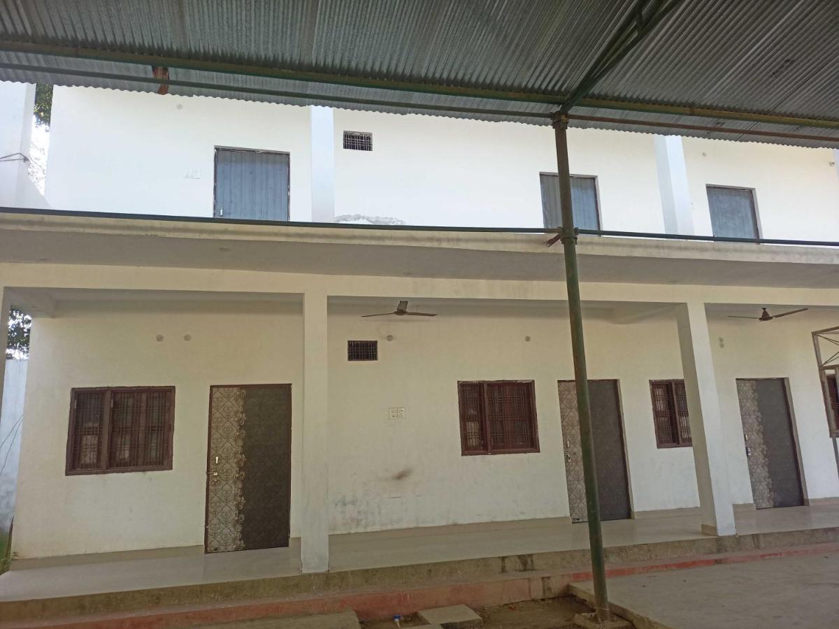 Oyo Hotel Ss Grand Lucknow Exterior foto
